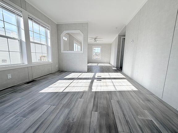 5th image of 4000 E 134th Street Vlg #1009