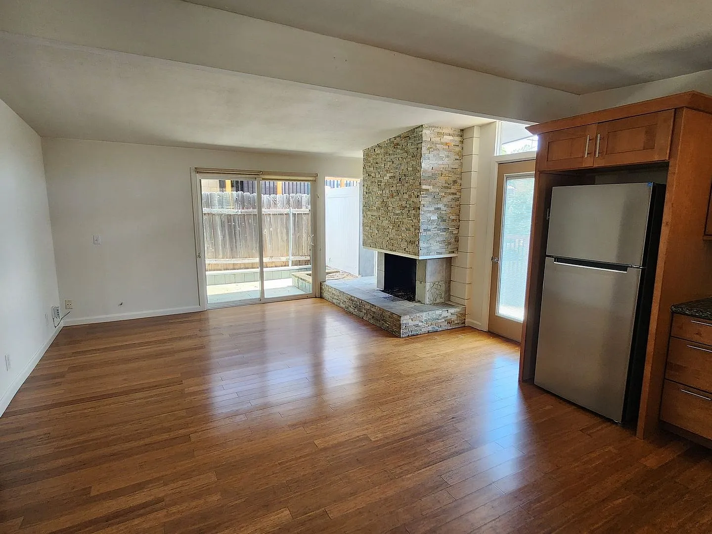 5015 - Avenida Santa Barbara 310 — Photo 2