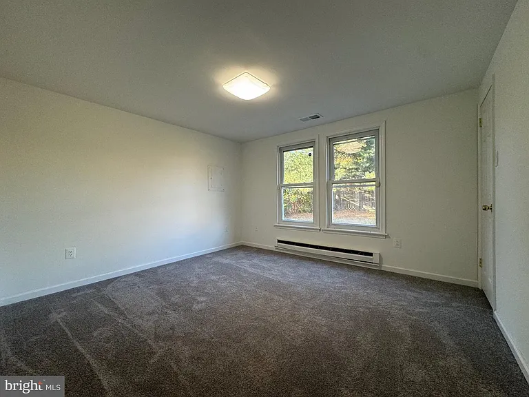 7507 Broad St — Photo 10