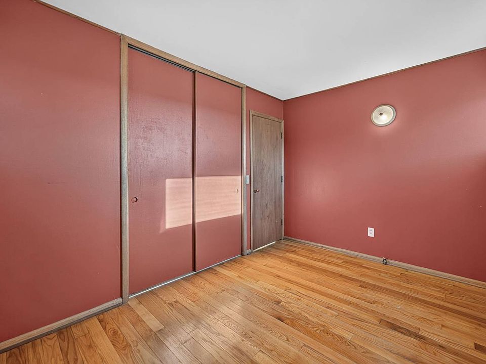 19th image of 207 South St