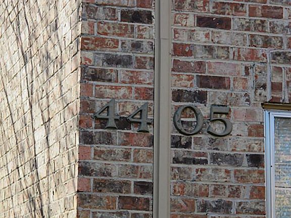 3rd image of 4405 Bellaire Dr S APT 221
