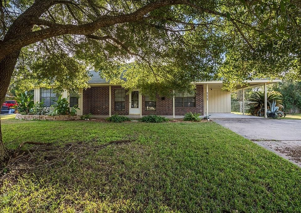 1st image of 111 Bayou Glen St