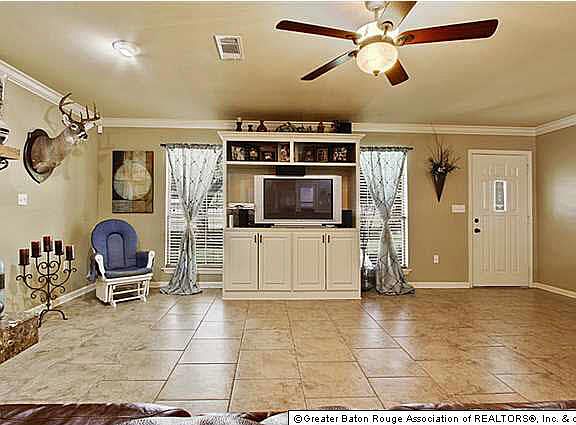 5th image of 18456 Magnolia Est