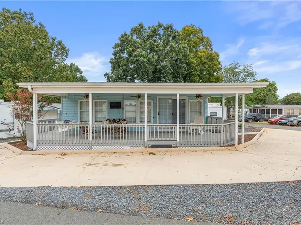 172 S Cardinal Dr, New London, NC 28127