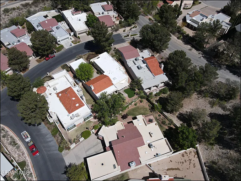 1004 Los Jardines Cir — Photo 37