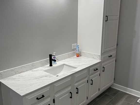 Upstairs bathroom, tile floor