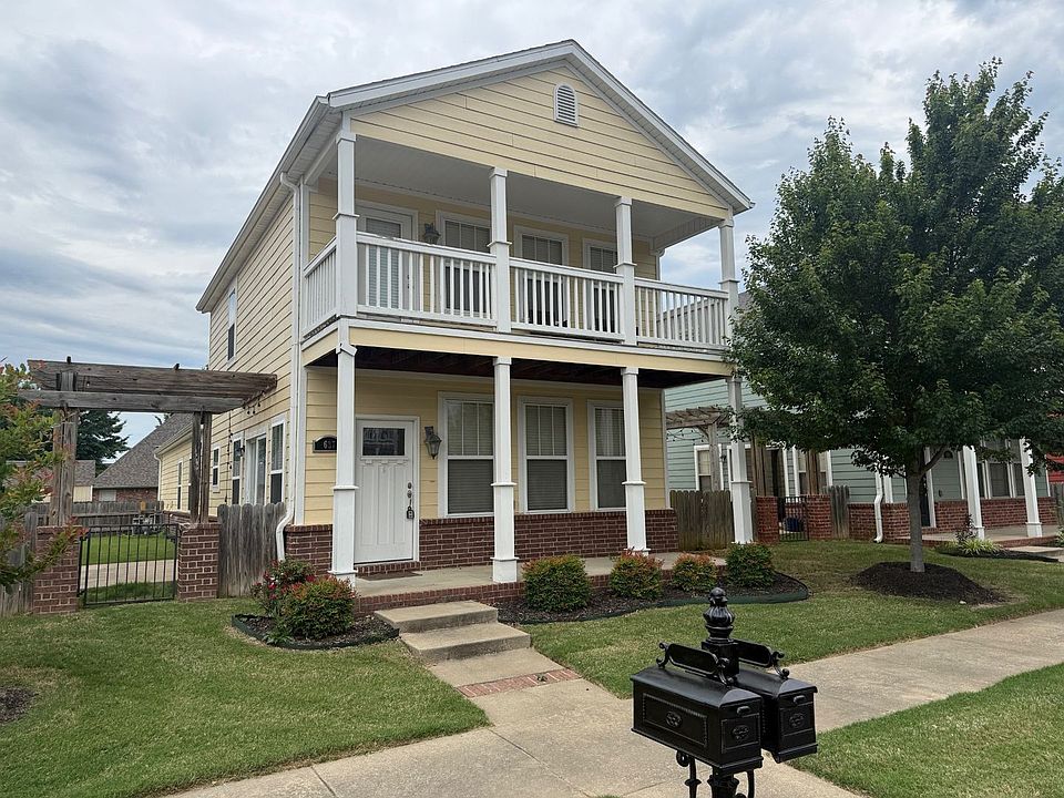 1st image of 637 N Longfellow Ln