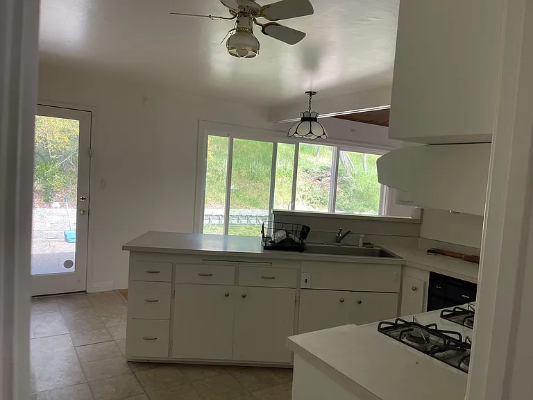 950 Happy Valley Ct — Photo 6