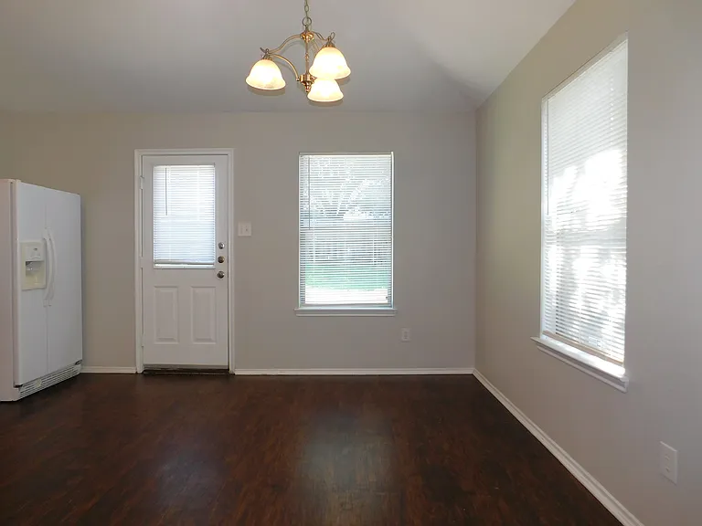 8613 Sagebrush Trl — Photo 10