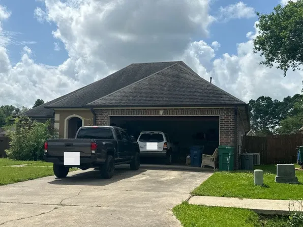 111 Shadowbrook Ln, Youngsville, LA 70592