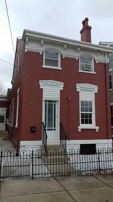 926 Central Ave photo 1