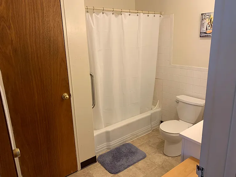 Pondview Apartments — Photo 7