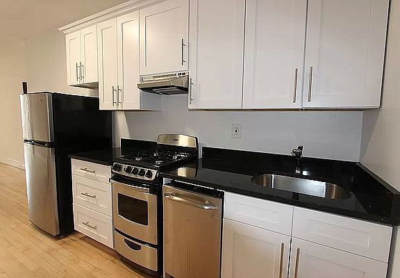 4th image of 1392 Madison Ave APT 21