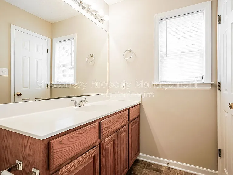 317 Cross Hill Ln — Photo 15