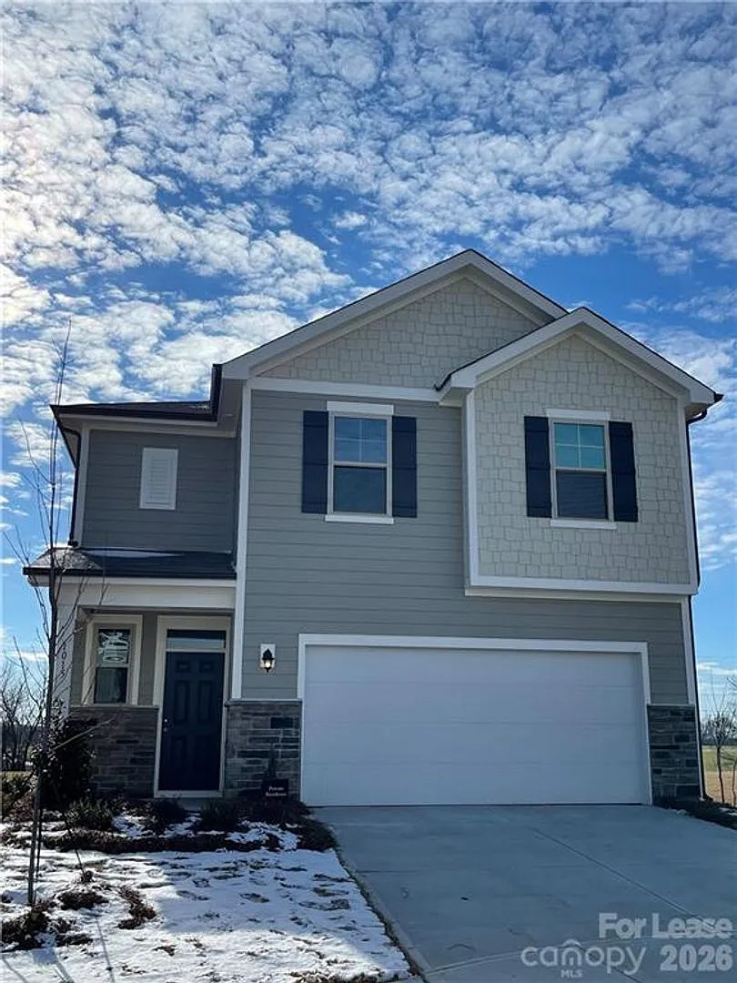 Available for immediate move in! — Photo 1