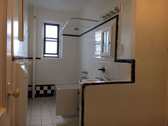 3rd image of 2300 Kings Hwy #6