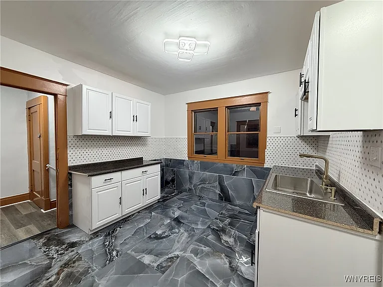 111 Dempster St — Photo 14