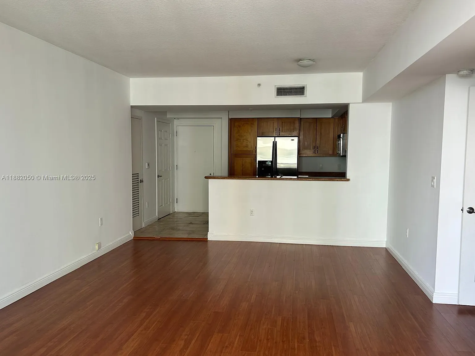 1 bed, 915 sqft, $2,450 — Photo 1