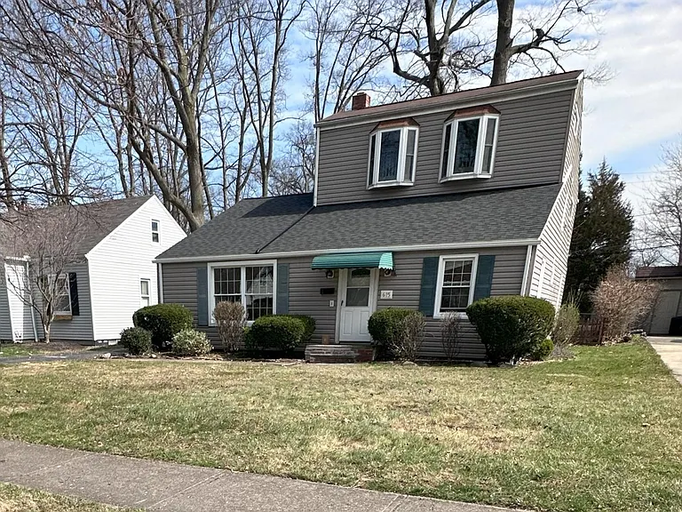 615 Parkside Dr — Photo 3