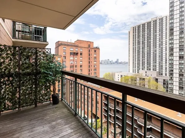 333 Rector Pl, New York, NY