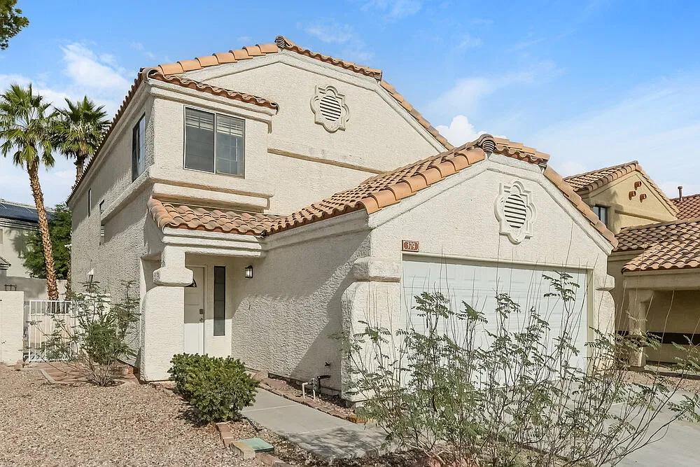 4 bed, 2.5 bath, 2096 sqft, $2,700 — Photo 4