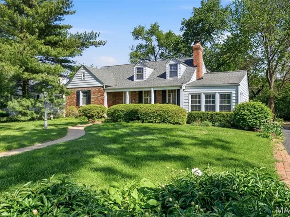 9 Berry Wood Dr, Saint Louis, MO 63122