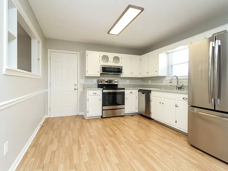1506 Ashlawn Dr — Photo 8