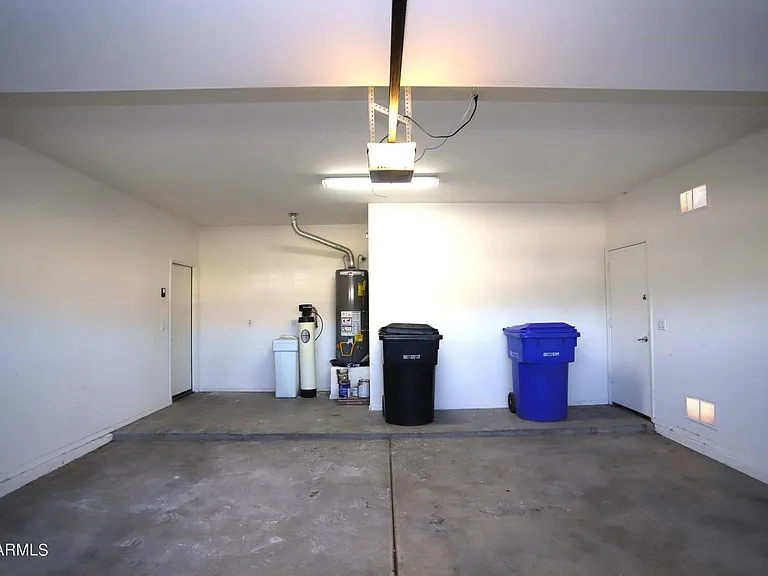 2840 S Miller Dr — Photo 33