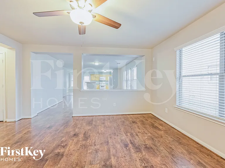 29311 Legends Hill Dr — Photo 4