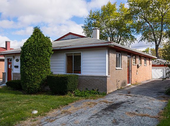 3rd image of 1373 Greenbay Ave