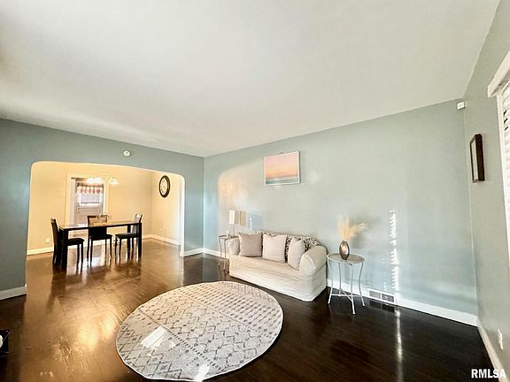 4th image of 2401 Brittany Ln