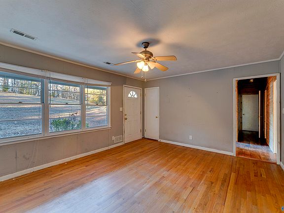 4th image of 1374 Gladden Ln W