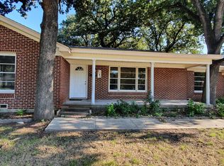 1616 W 7th St, Irving, TX 75060