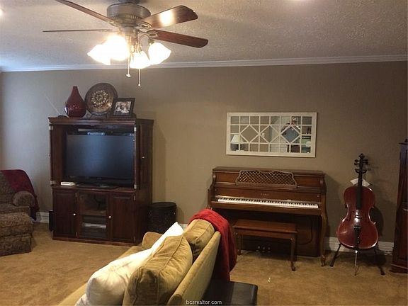 3rd image of 3504 Oak Hill Dr