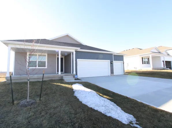 10436 Southerwick Pl, Johnston, IA 50131