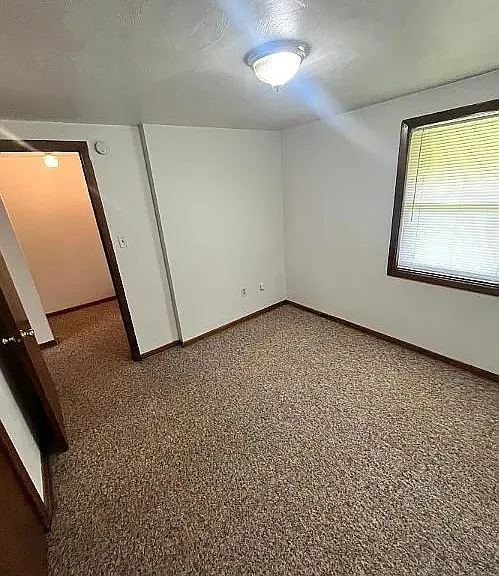 245 Laurel Dr — Photo 7