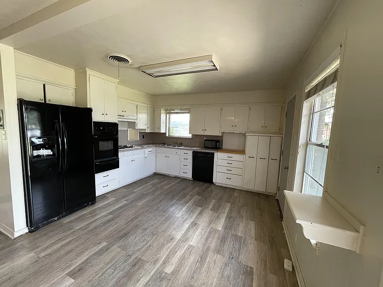 1402 Linden Dr — Photo 4