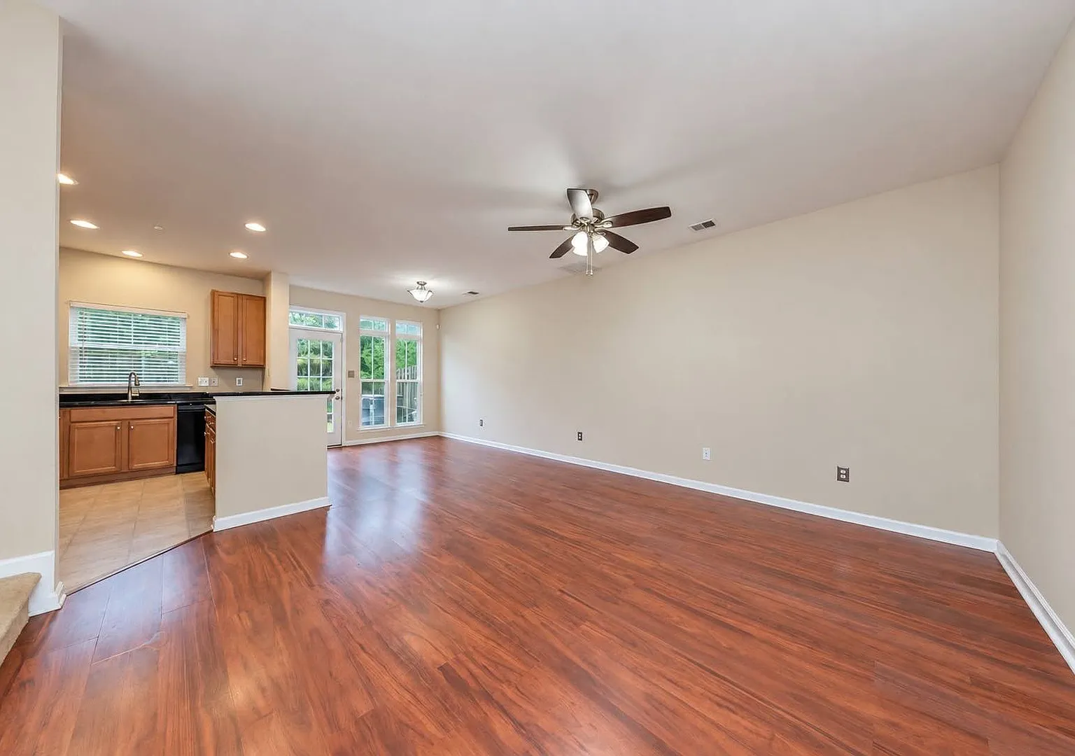 Townhome in White hall — Photo 3