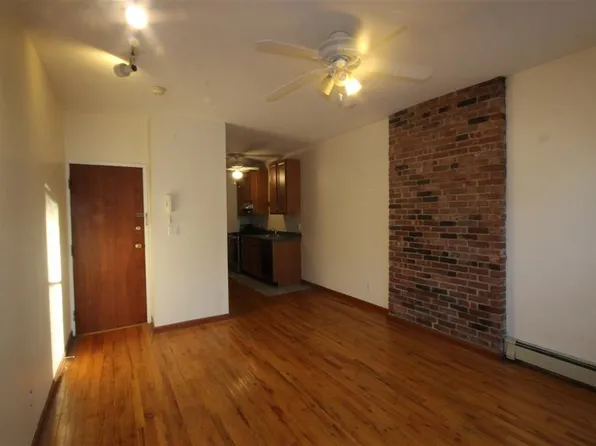 112 Jefferson Street image 3 of 13