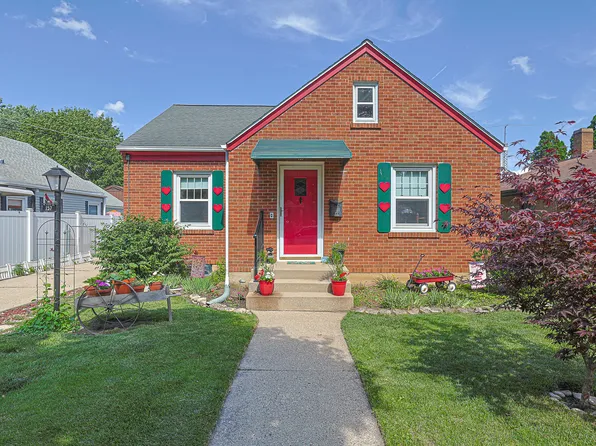 157 S Du Bois Ave, Elgin, IL 60123