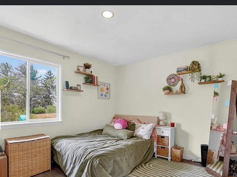 1551 Mount Vernon Ave — Photo 3