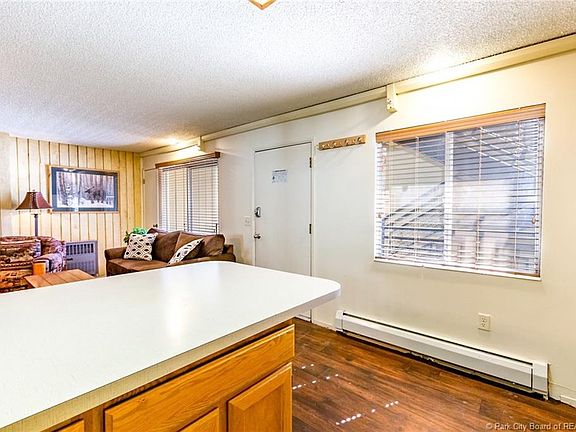 4th image of 1482 Empire Ave #Q5