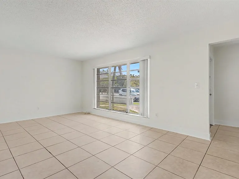 6821-6825 NW 11th Pl #6825 — Photo 15