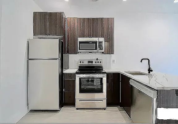 5th image of 1483 Jefferson Ave #6F