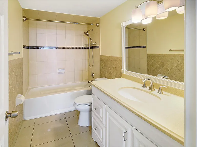 2500 Parkview Dr #1710 — Photo 15