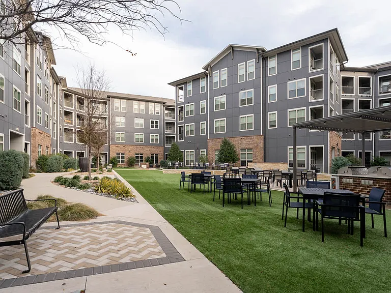 Courtyard Lounge with Grilling Area