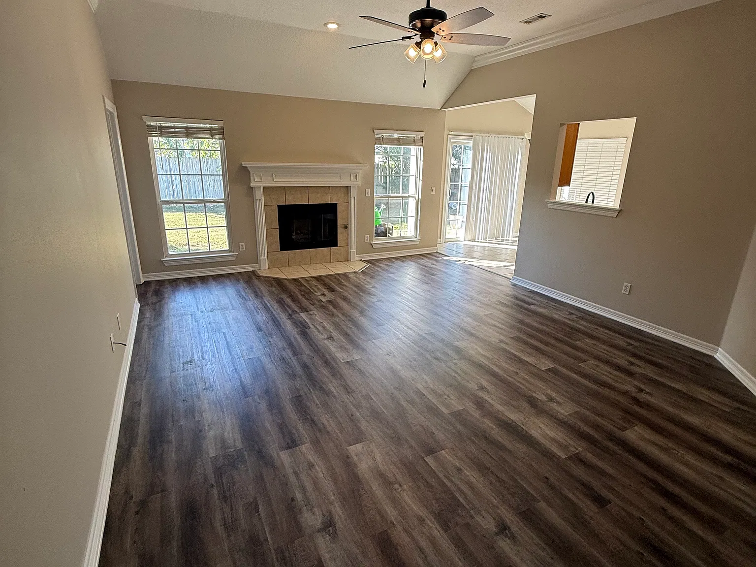 2523 Hilburn Ct — Photo 2