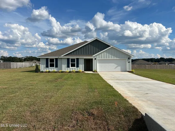 121 Magnolia Farms Dr, Lucedale, MS 39452