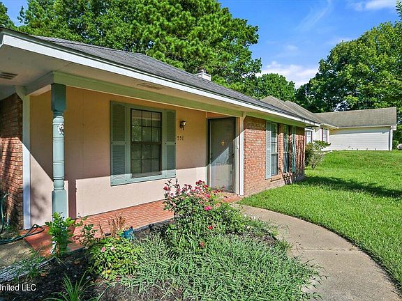 3rd image of 557 Vineland Dr