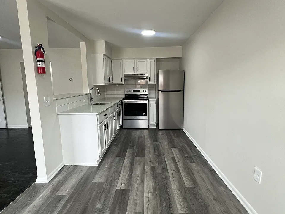 2305 Sheldon Ave #8